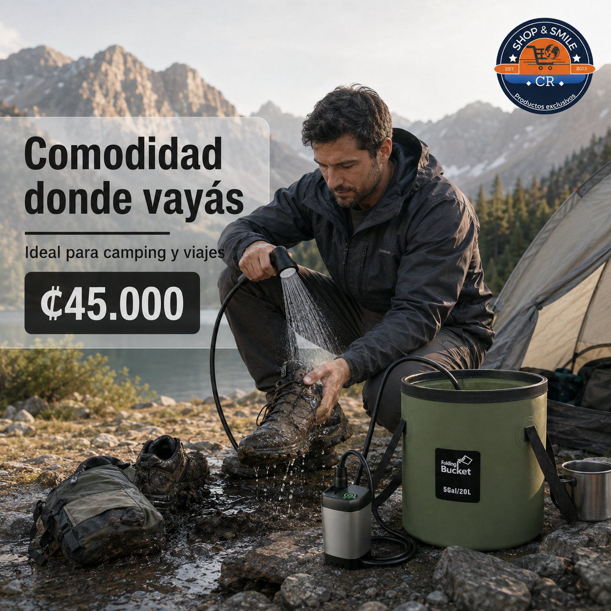 Persona utilizando una ducha portátil para limpiar botas y equipo durante un campamento en la montaña.