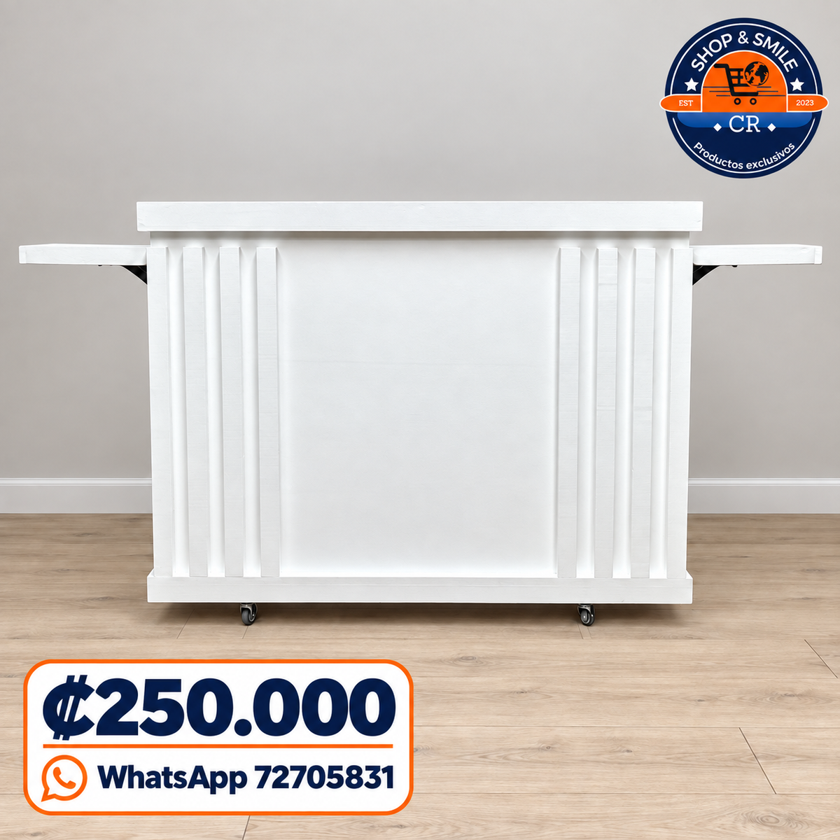 Mueble modular blanco para ferias y emprendimientos con tapas laterales abatibles, repisa interna y rodines.