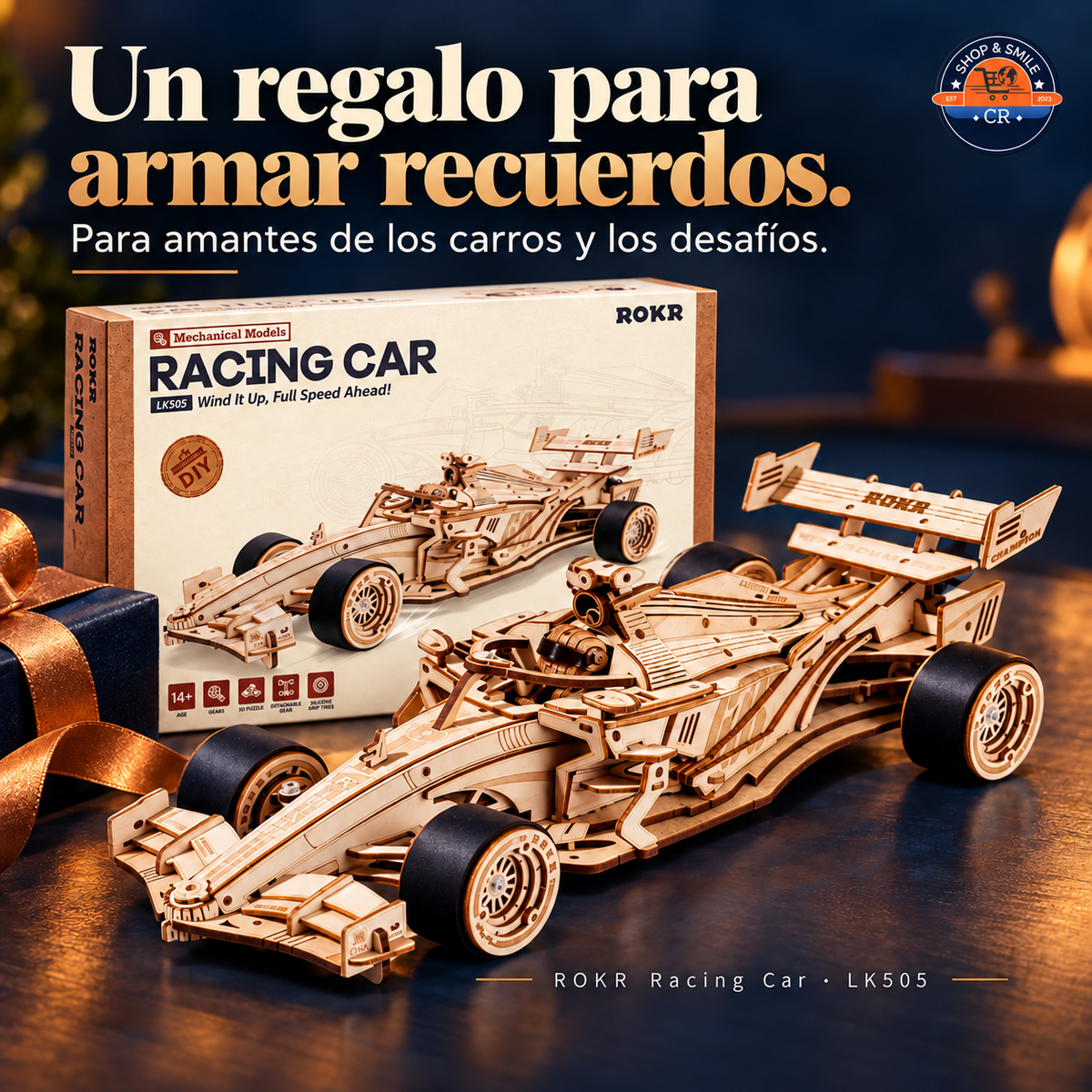 Rompecabezas de madera ROKR Racing Car LK505 armado junto a su caja, con ambientación de regalo en tonos azul y dorado.