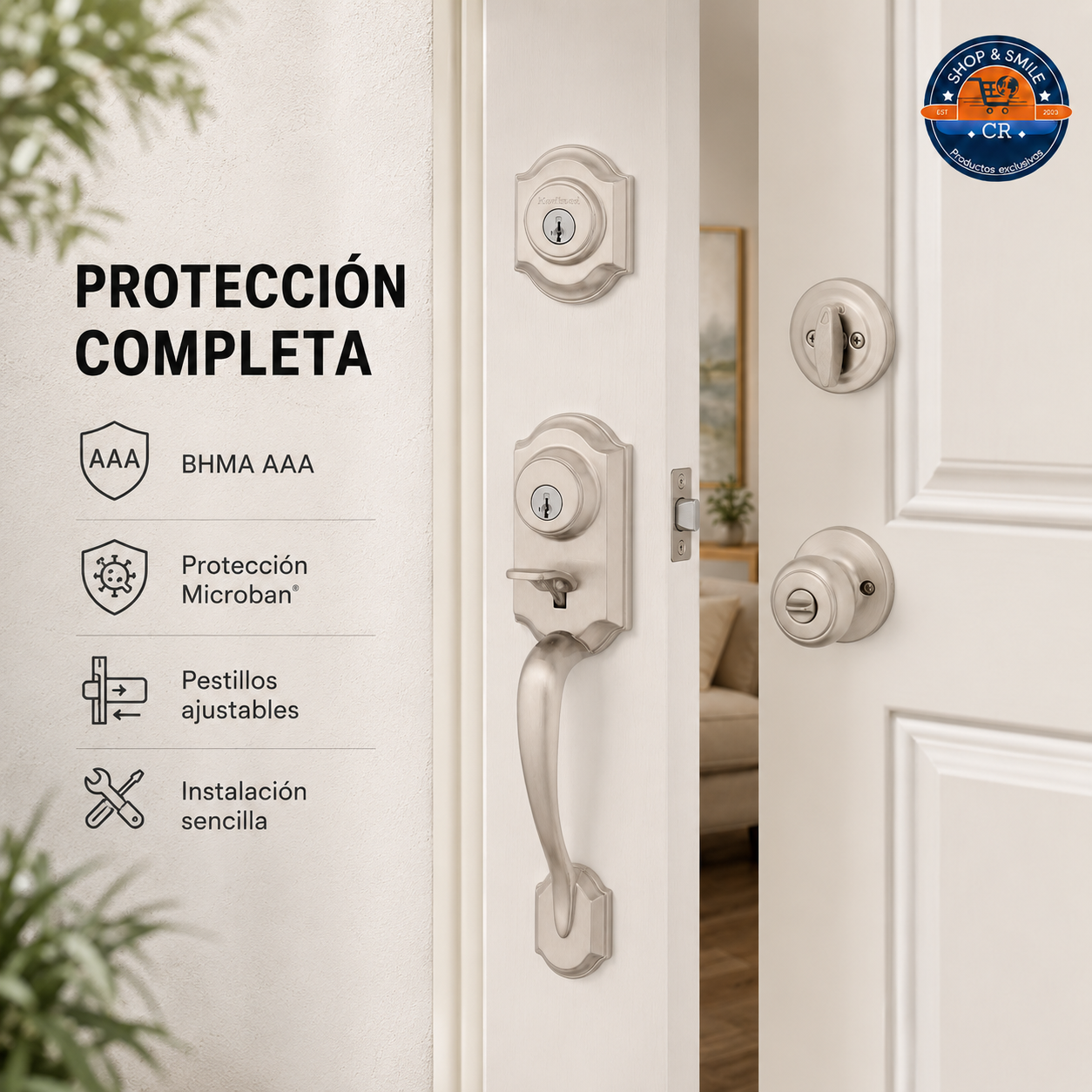 Kwikset Montara en níquel satinado instalado en una puerta principal de madera