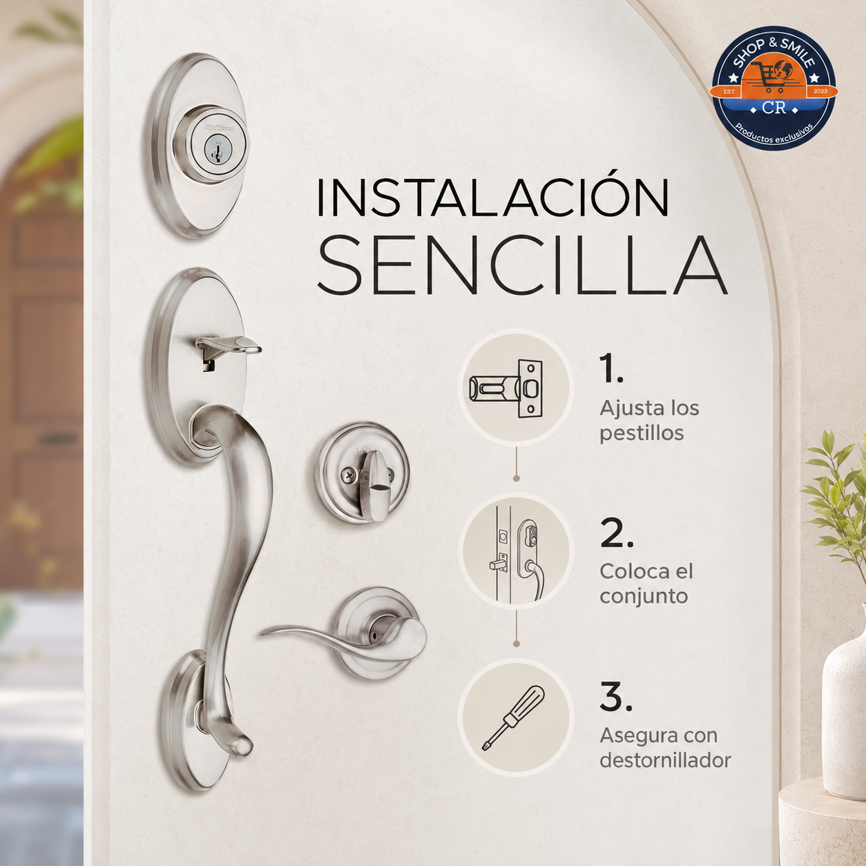 Manija exterior Kwikset Shelburne instalada en una puerta principal de madera.